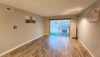 Building Photo - Spacious 2 Bedroom Condo for Rent in Urbandale - Rent Special & Deposit Special