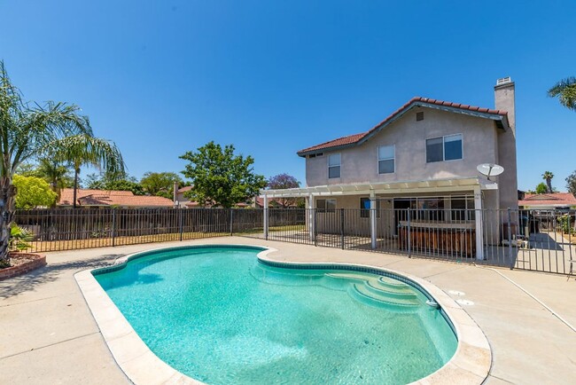 Building Photo - Orangecrest Pool Home!