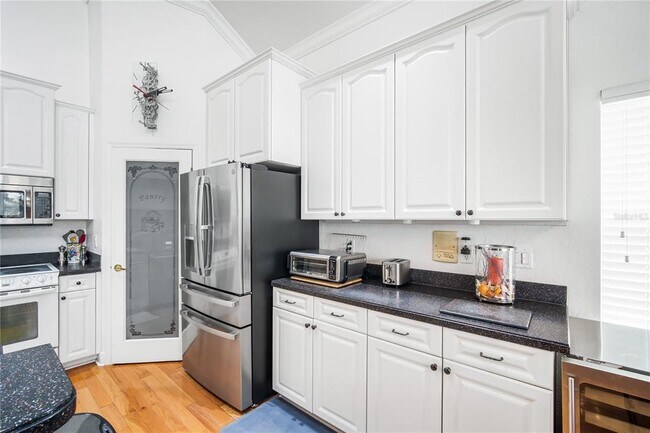 Building Photo - 5568 Frances Ave