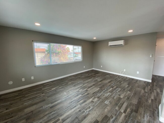 Building Photo - 569 Park Way
