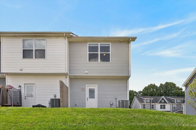 Building Photo - 319 Front Rdg Cir