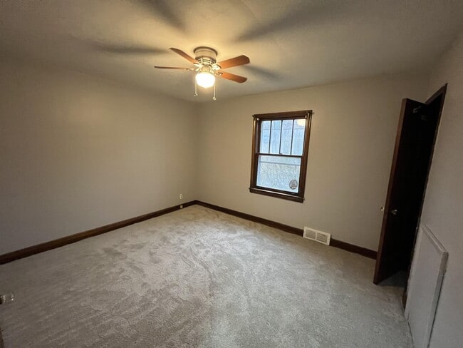 Building Photo - 487 25th St