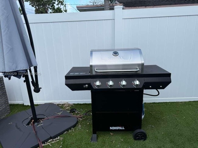 Building Photo - 2227 Roosevelt St