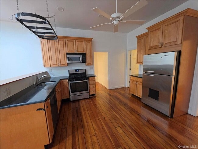 Building Photo - 60 Main St