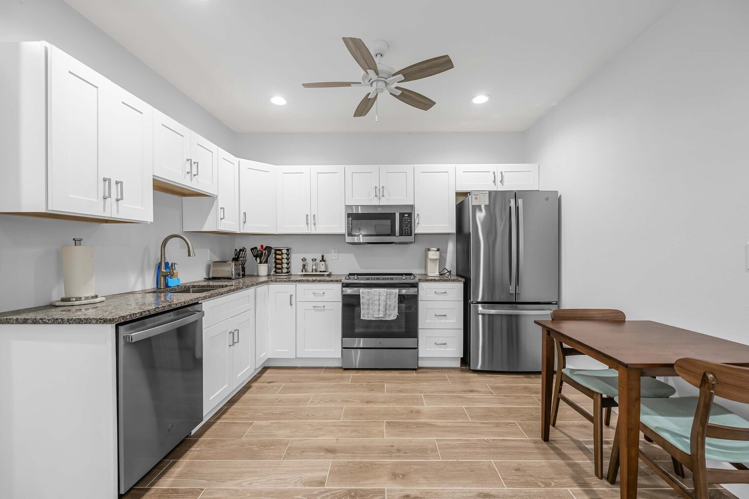 Building Photo - 905 N Tropical Trail