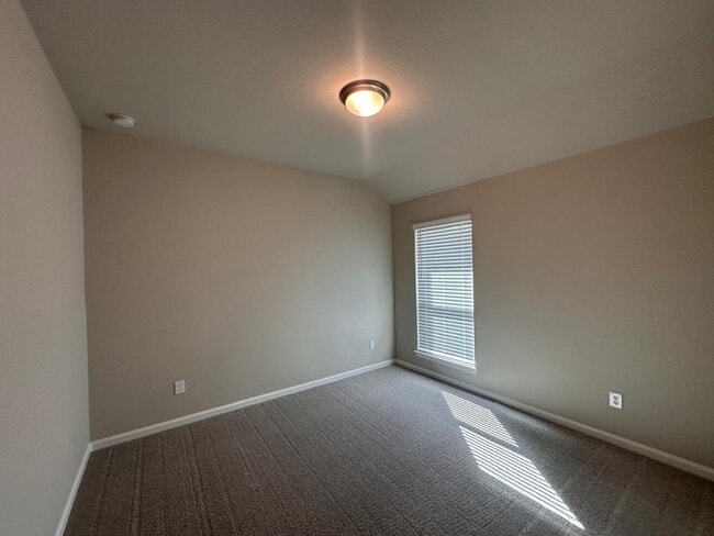 Building Photo - 6030 Cottontail Ln