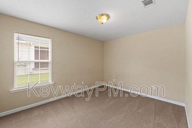 Building Photo - 313 Elbrus Way