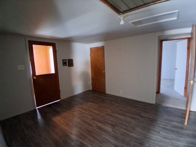 Building Photo - 913 Forrest St