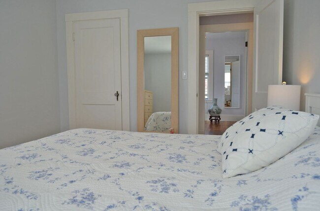 Building Photo - Winter Rental: 10A Gloucester Ave. (Utilit...