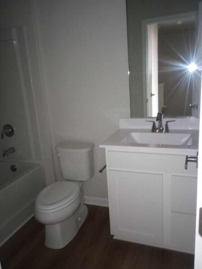 Building Photo - "Charming 3-Bed Townhouse Retreat with 2.5 Baths in Fountain Inn!"