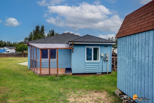 Building Photo - East Anchorage Home with In Unit Laundry a...