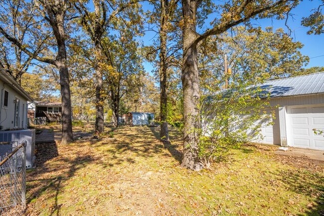 Building Photo - 6212 Pawnee Dr