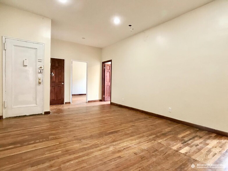 Building Photo - 240 W 104th St