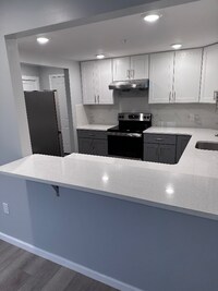 Building Photo - 140 S Easton Rd