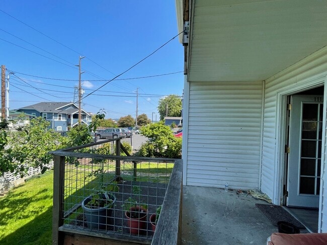 Building Photo - 1111/1113/1115 N Garden St