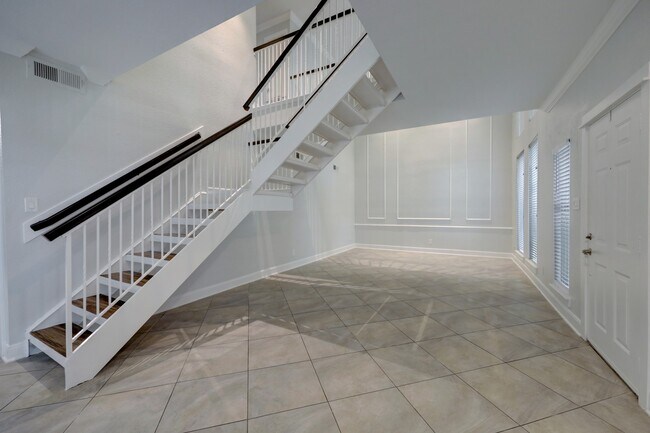 Building Photo - 1115 Augusta Dr