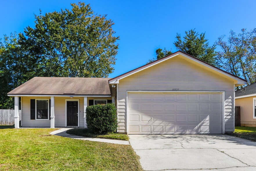 Primary Photo - 10827 Carrington Ct