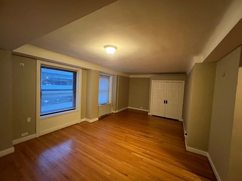 Building Photo - 15 E Kirby St