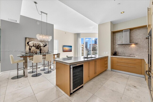 Building Photo - 900 Brickell Key Blvd