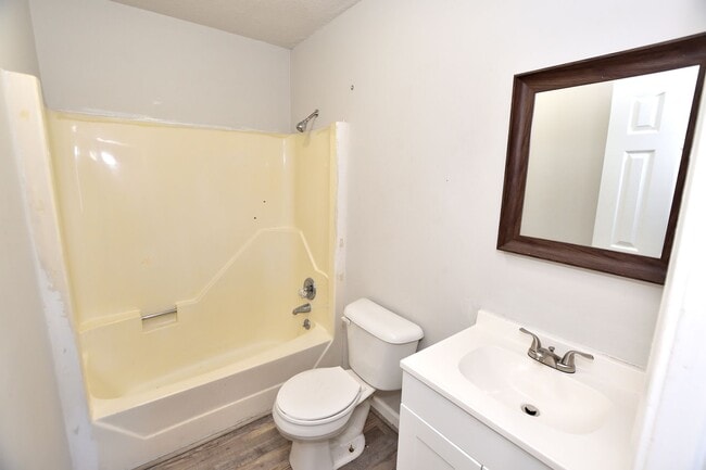 Building Photo - 1607 Charter Dr