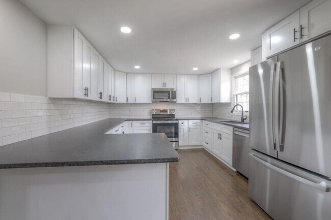 Building Photo - 10530 W 92nd Pl