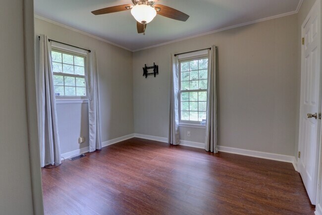 Building Photo - 373 Brandy Ln