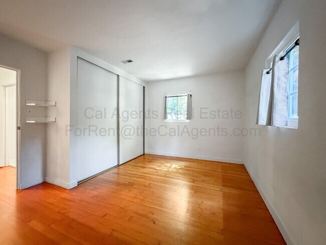 Building Photo - 7352 Saroni Dr