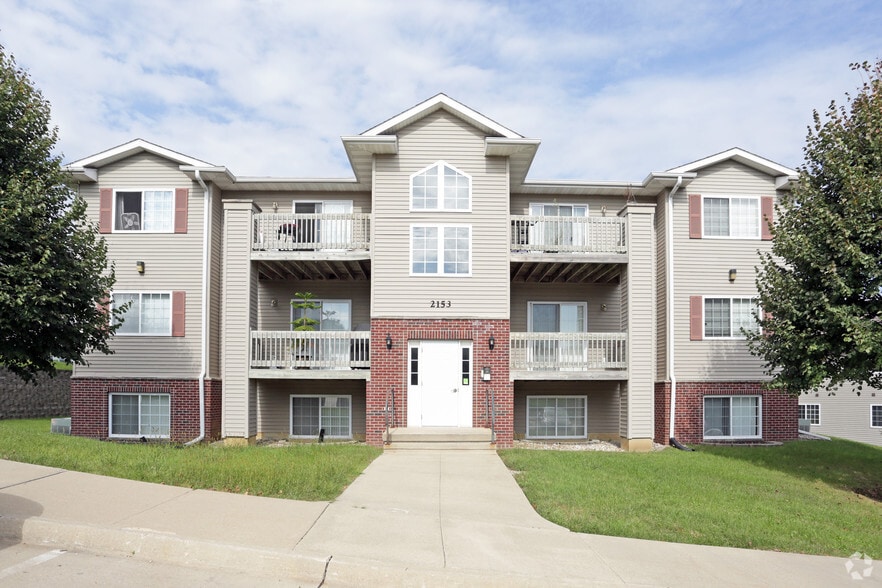 Cypress Pointe Condos 2141 29th St NW Cedar Rapids IA 52405