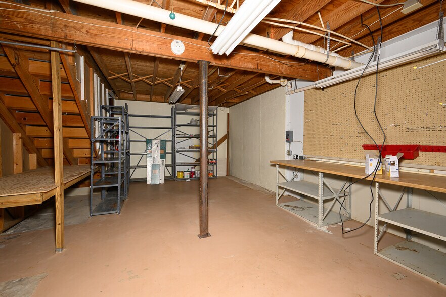 Building Photo - 2655 Merry Rd
