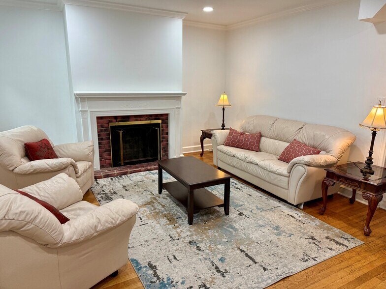 Building Photo - 4414 Volta Pl NW