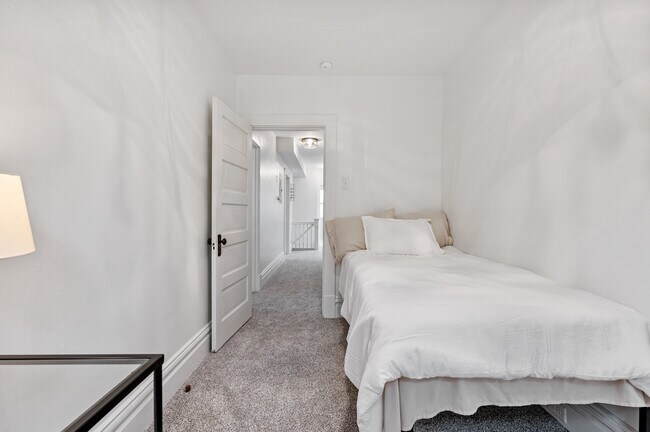 Building Photo - 215 Center Ave