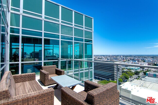 Building Photo - 3785 Wilshire Blvd