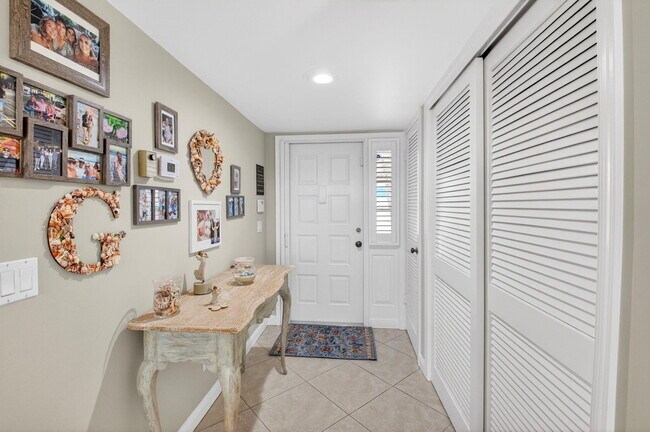 Building Photo - 75 Venetian Dr