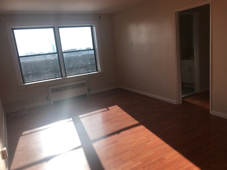 Building Photo - 1104 Palisade Ave