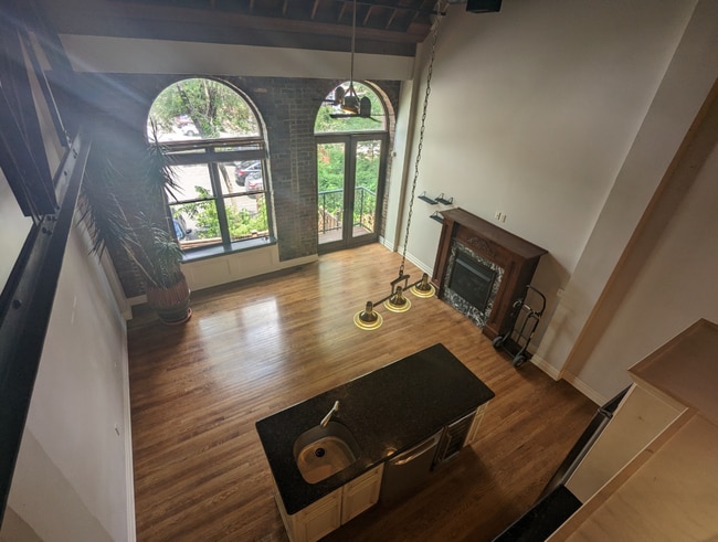 Building Photo - 1715 Summit St