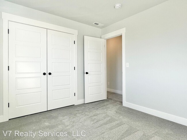 Building Photo - 3 br, 2.5 bath House - 4306 W. Silver Peak...