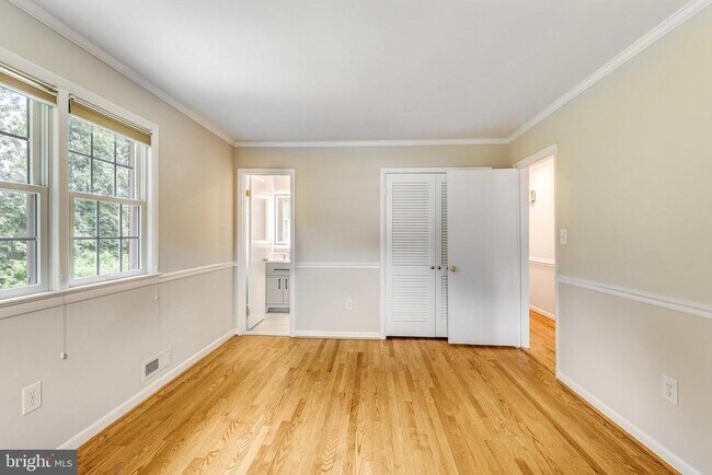 Building Photo - 1023 Westbriar Dr NE