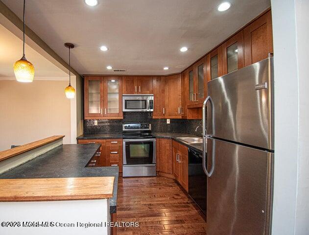 Building Photo - 5 Newport Ct