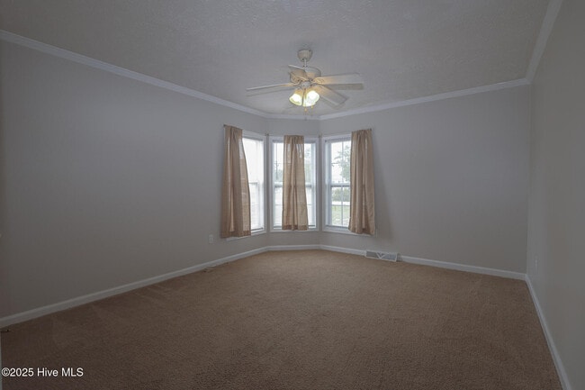 Building Photo - 232 Castlebury Ln