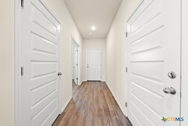 Building Photo - 145 Goldfinch Dr