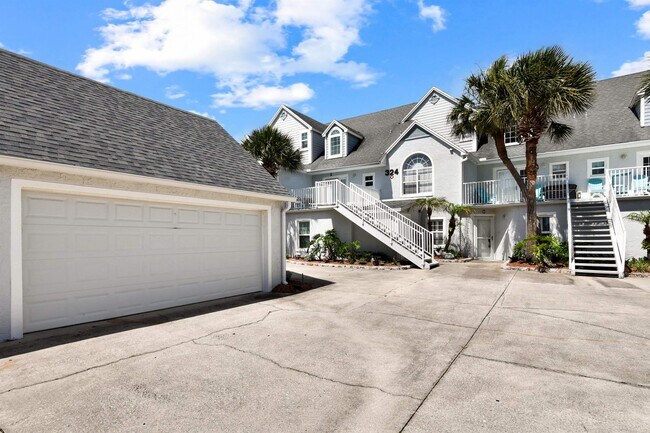 Building Photo - 324 Village Dr