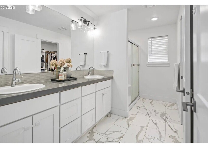 Building Photo - 11779 SE White Tail Dr