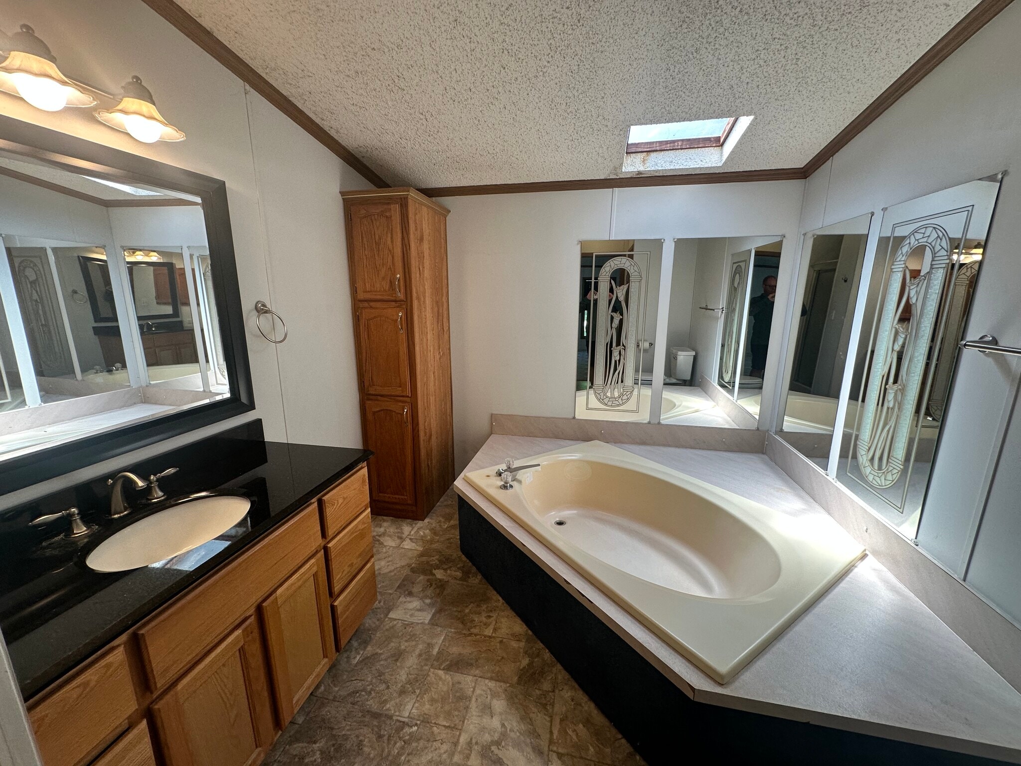 Building Photo - E2427 Holmes Rd