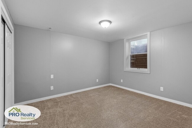 Building Photo - 5 Bedroom Home in Crystal