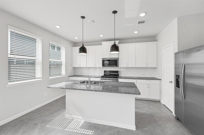 Building Photo - 1528 Lakeline Oak Dr