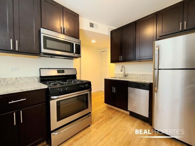 Building Photo - 1 bedroom in CHICAGO IL 60613