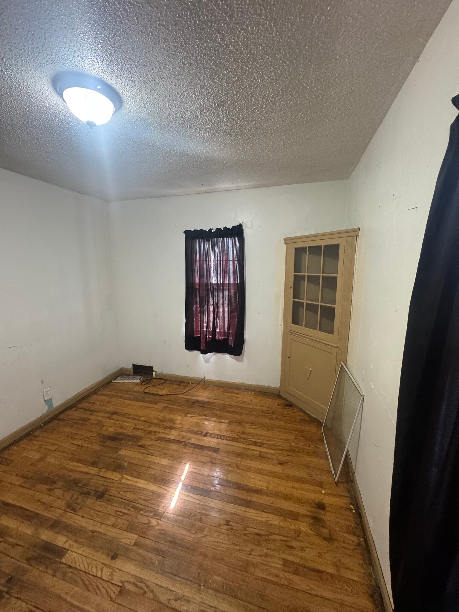 Building Photo - 711 W Dewey St