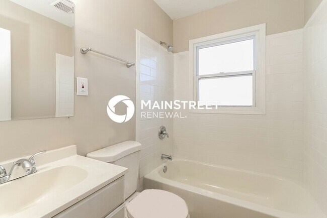 Building Photo - 3 Bedroom Pet-Friendly Home in Louisville,...