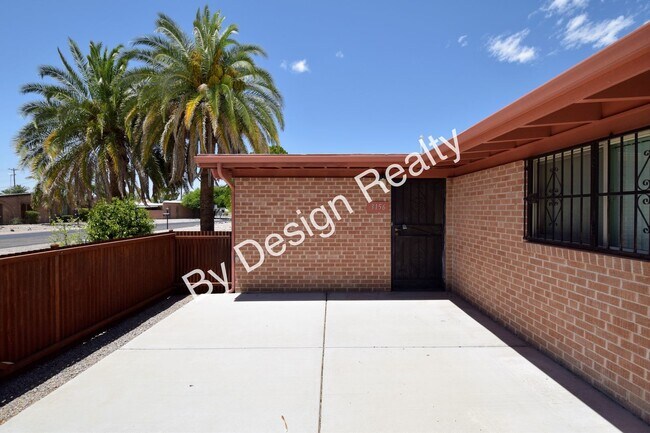 Building Photo - 3 Bed 2 Bath Midtown Duplex with Covered Parking & Storage
