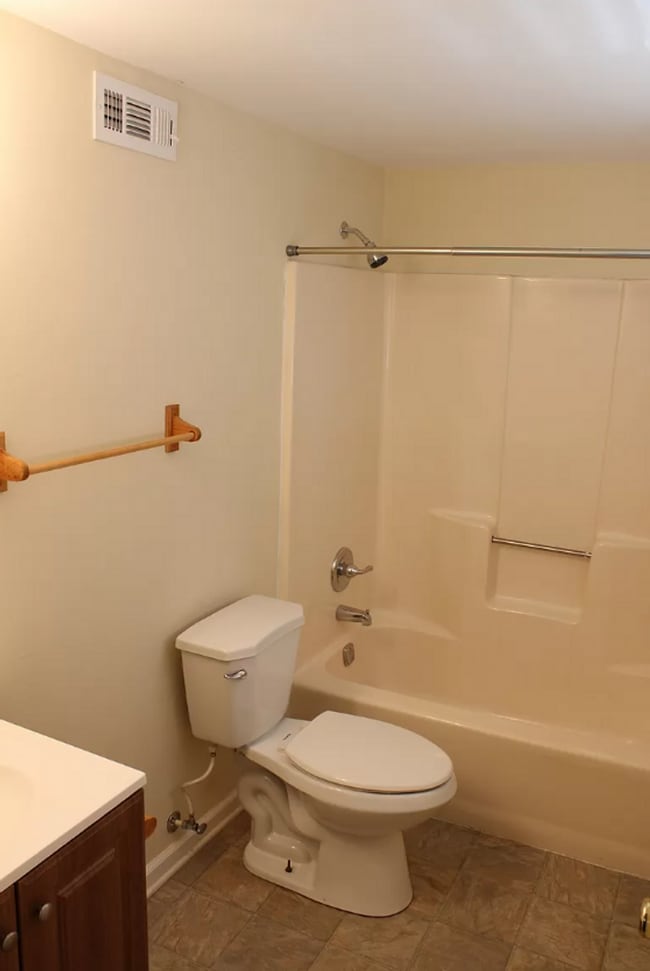 Building Photo - 4 bed and 3 bath in Decatur!